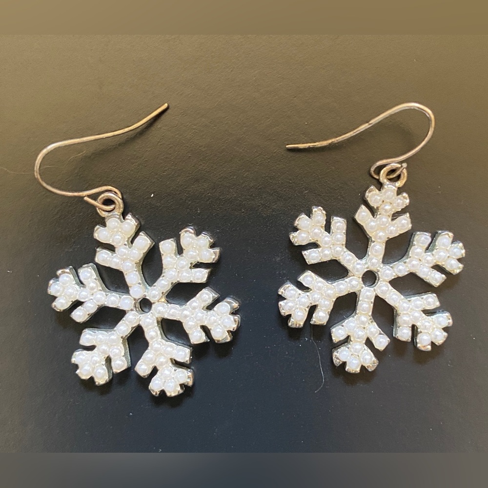 Snowflake Earrings Vintage White silver tone
